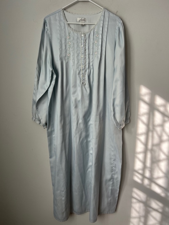 Other - Vtg Aria nightgown light blue with delicate embroidered classic feminine ♦️
